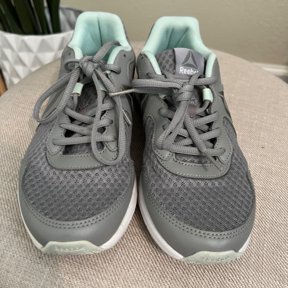 Women Reebok Shoes - Picture 4 of 4
